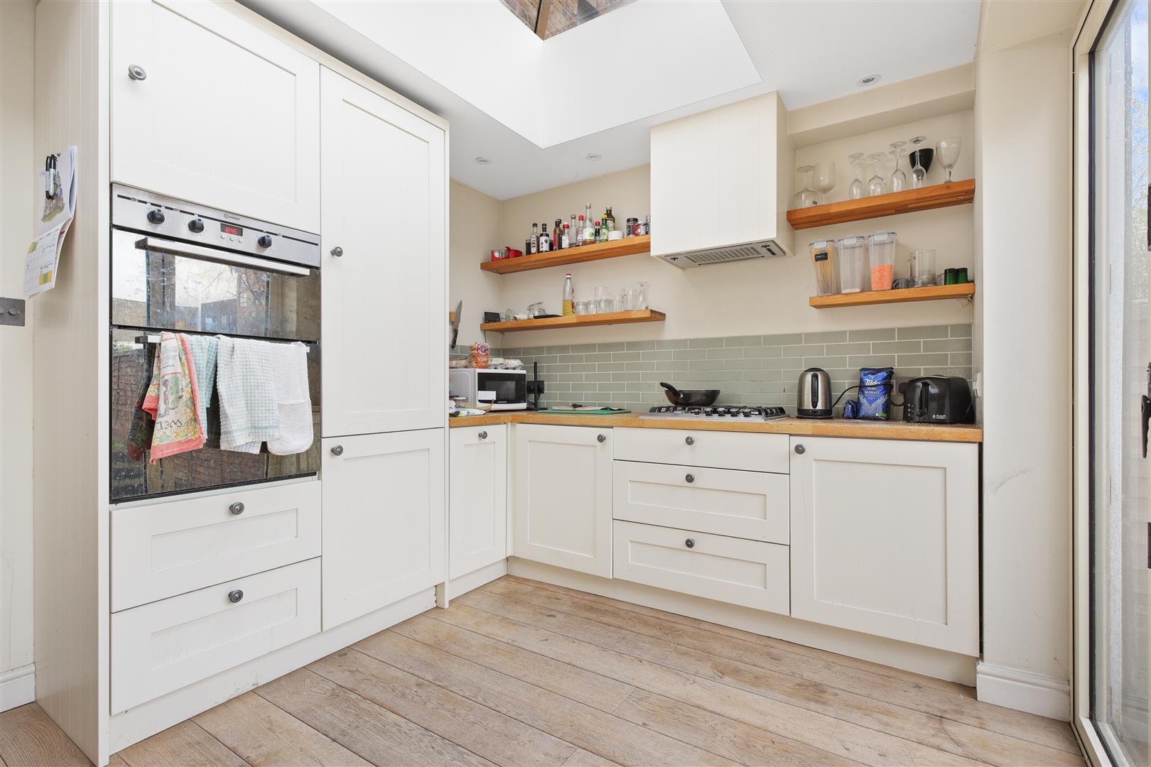 3 bed property in White Horse Road, Stepney Green